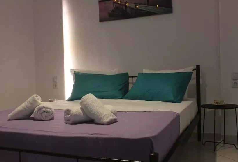 Aaron Studios Apartments