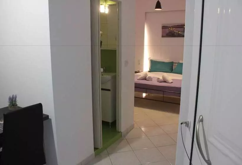 Aaron Studios Apartments