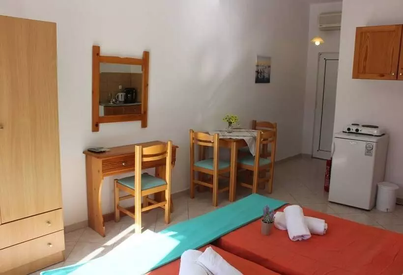 Aaron Studios Apartments