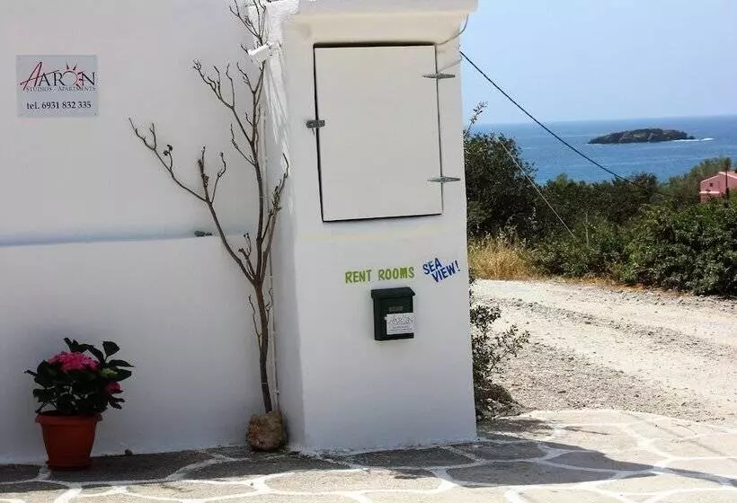 Aaron Studios Apartments