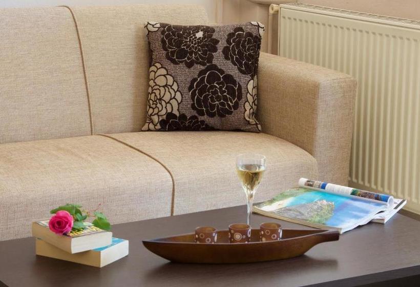 Sea Breeze Apartment