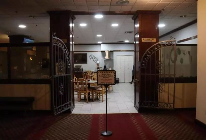 Ramada By Wyndham Lansing Hotel & Conference Center