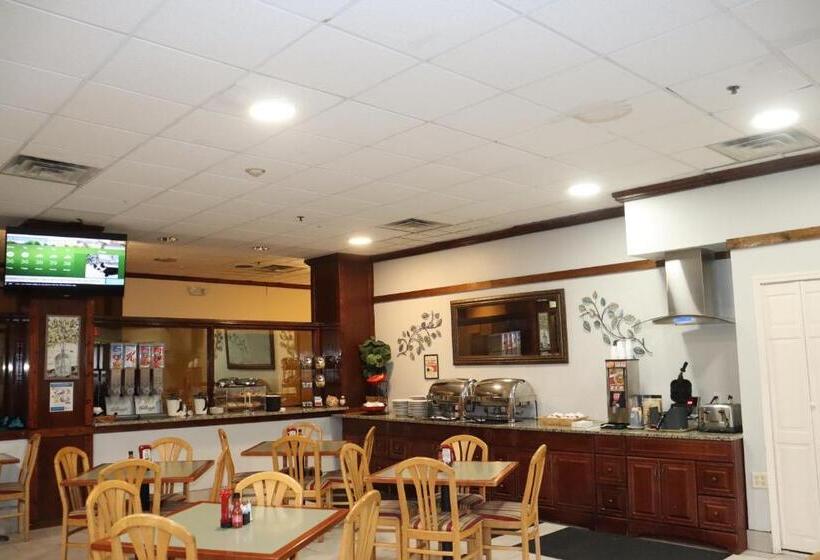 Ramada By Wyndham Lansing Hotel & Conference Center