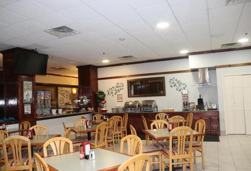 Ramada By Wyndham Lansing Hotel & Conference Center