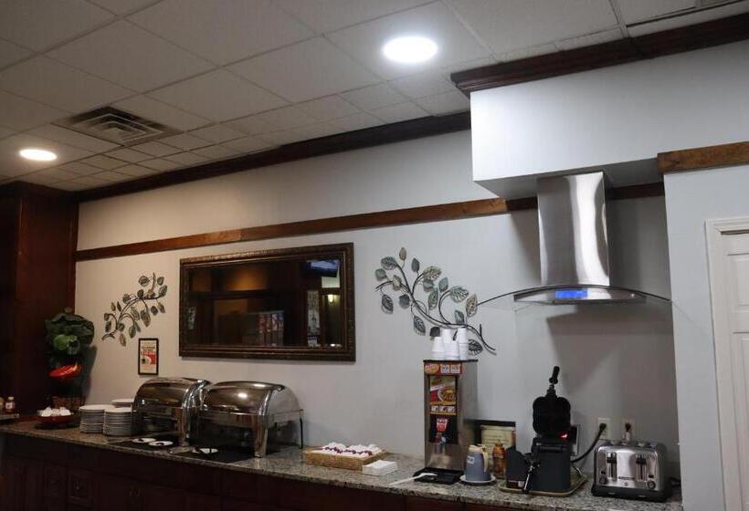 Ramada By Wyndham Lansing Hotel & Conference Center