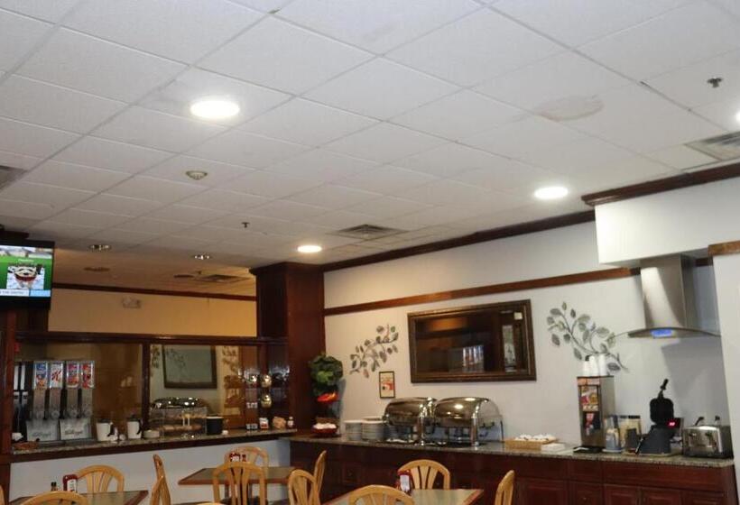 Ramada By Wyndham Lansing Hotel & Conference Center