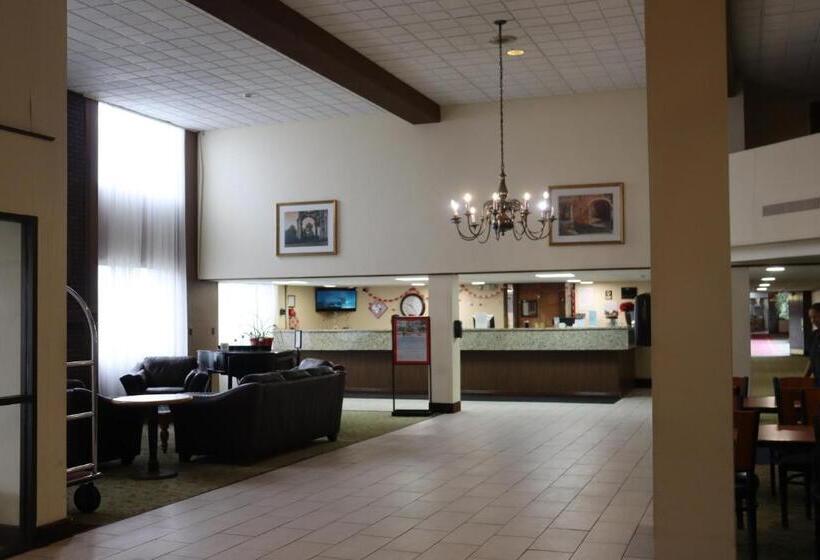 Ramada By Wyndham Lansing Hotel & Conference Center