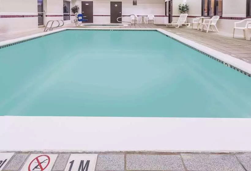 酒店 Days Inn & Suites By Wyndham Vancouver