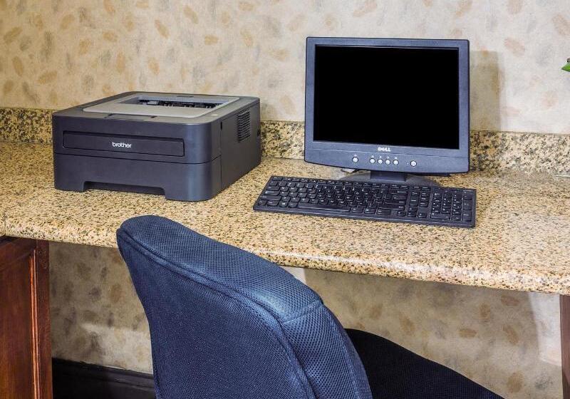 호텔 Days Inn & Suites By Wyndham Vancouver