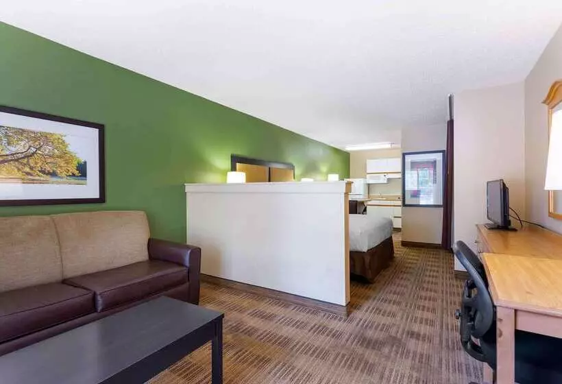 בית מלון כפרי Hometowne Studios By Red Roof Chantilly