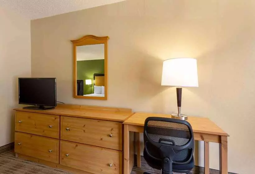 בית מלון כפרי Hometowne Studios By Red Roof Chantilly