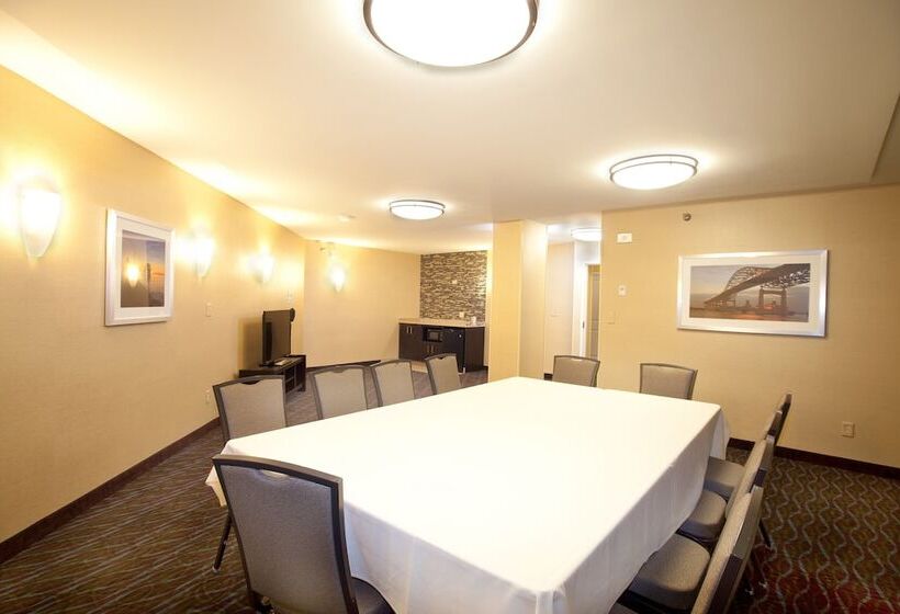 Отель Holiday Inn & Suites Duluth Downtown, An Ihg