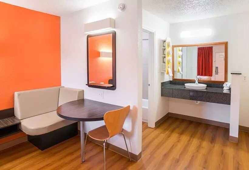 Motel 6 Grand Prairie, Tx   Near Six Flags Drive