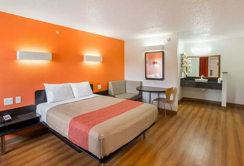 Motel 6 Grand Prairie, Tx   Near Six Flags Drive