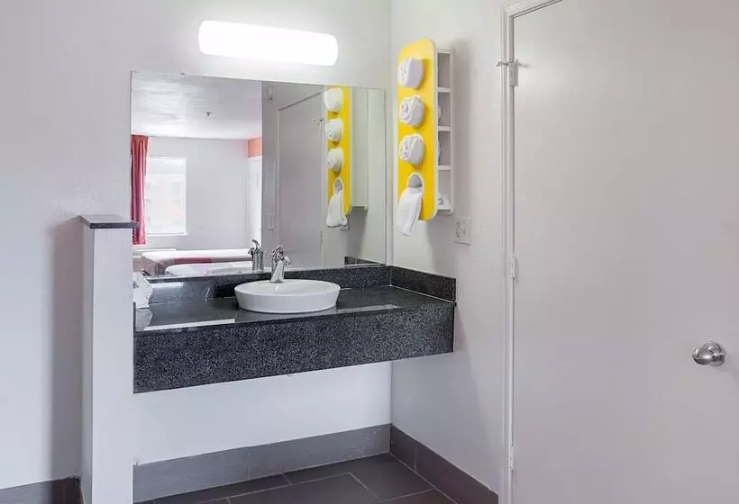 Motel 6 Grand Prairie, Tx   Near Six Flags Drive