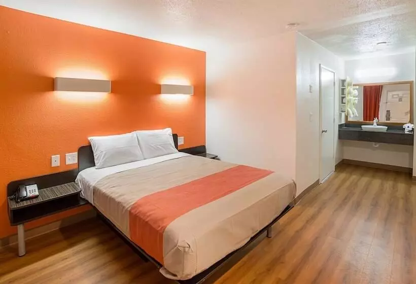 Motel 6 Grand Prairie, Tx   Near Six Flags Drive