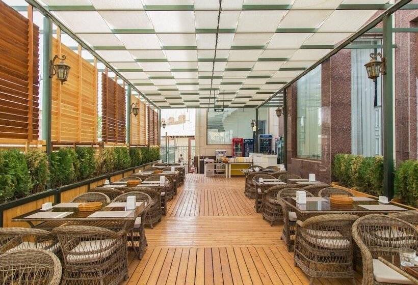 هتل Shedevr Plaza