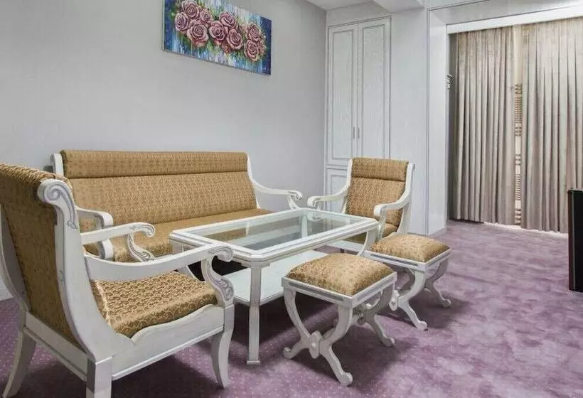 هتل Shedevr Plaza