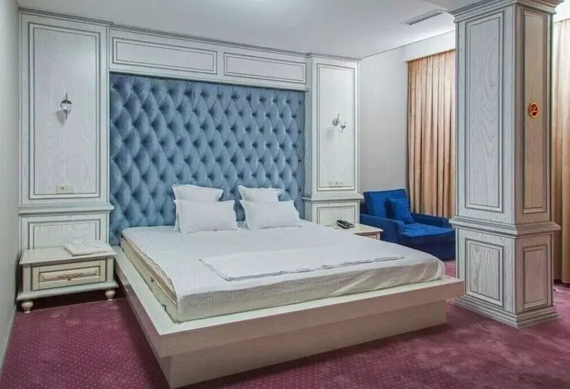 هتل Shedevr Plaza