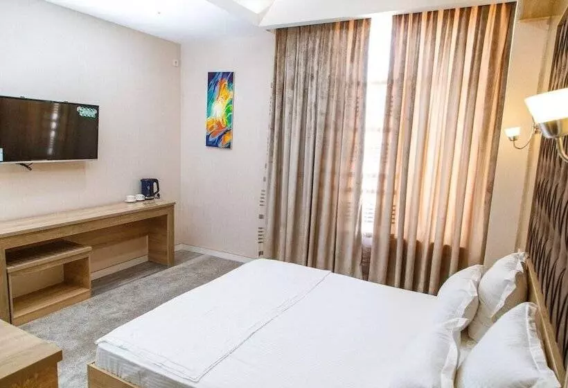 هتل Shedevr Plaza