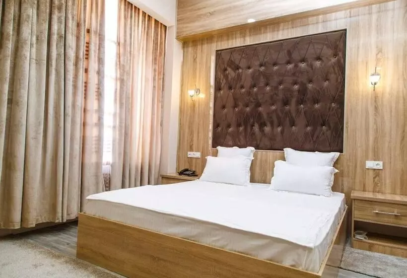 هتل Shedevr Plaza