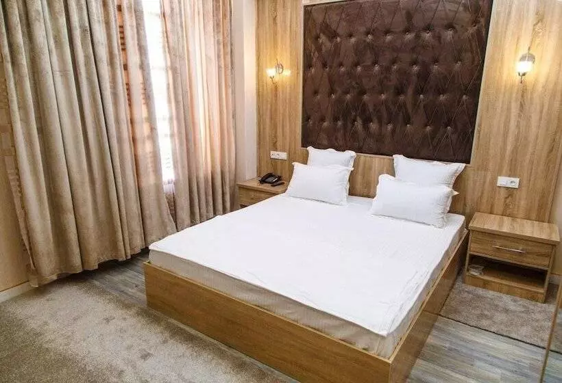 هتل Shedevr Plaza