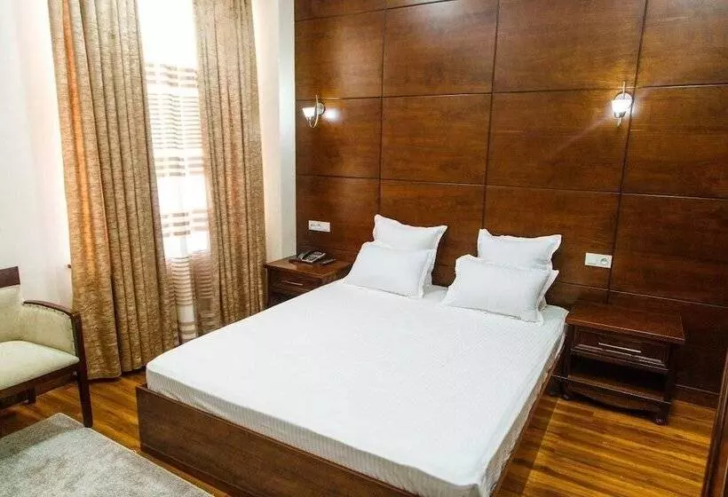 هتل Shedevr Plaza