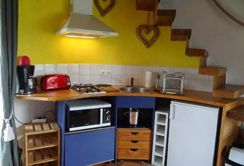 Aamiaismajoitus (B&B) La Tour Du Moulin Géant