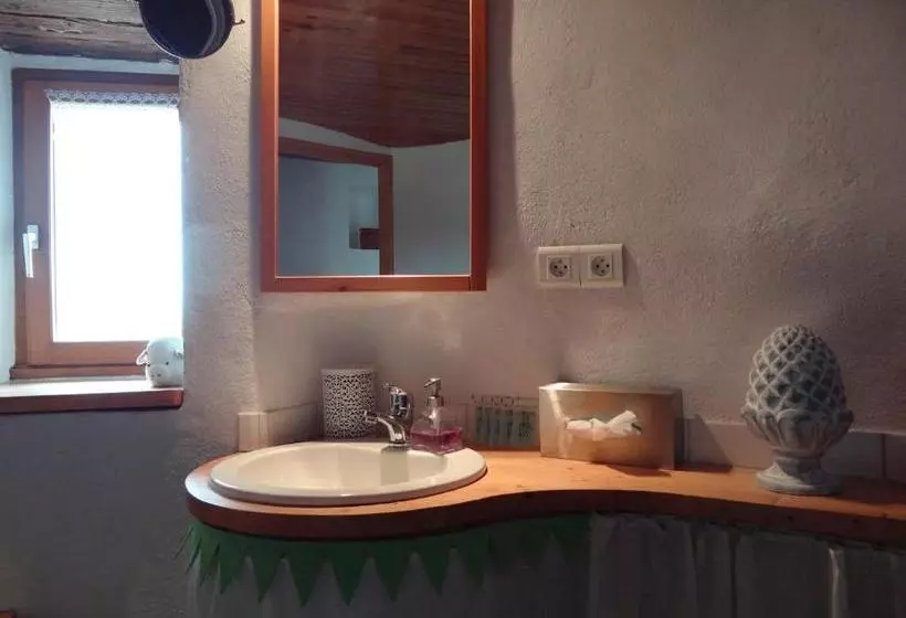 Aamiaismajoitus (B&B) La Tour Du Moulin Géant