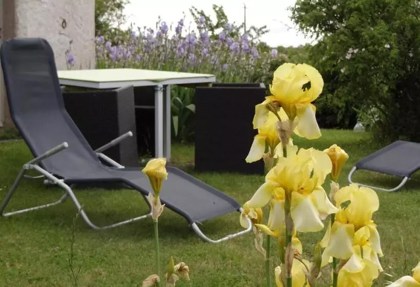 Aamiaismajoitus (B&B) La Tour Du Moulin Géant