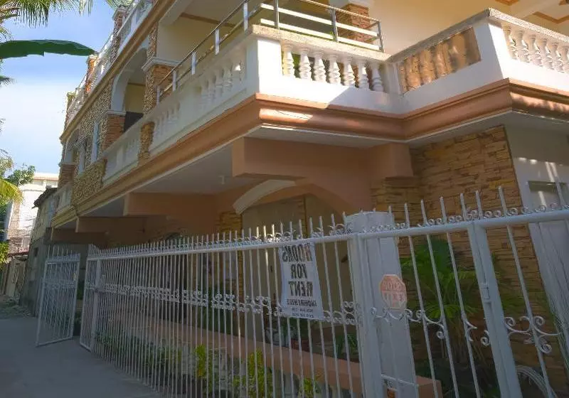 ホテル Casa D' Estrella Apartelle