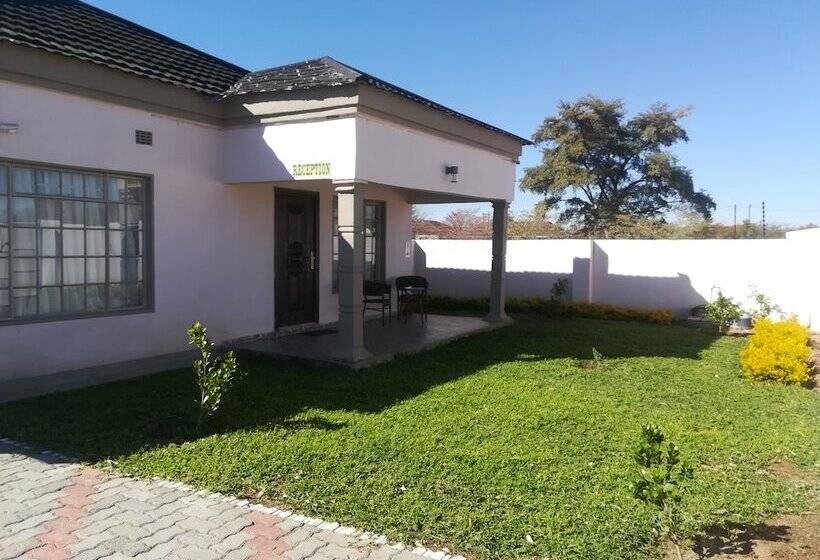 پانسیون Lee Land Guest House