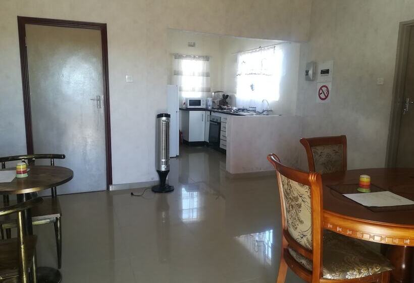 پانسیون Lee Land Guest House