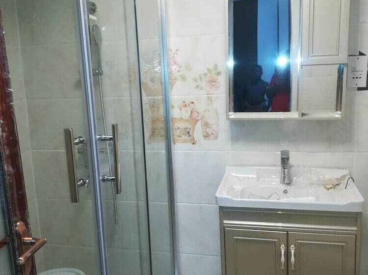 پانسیون Lee Land Guest House