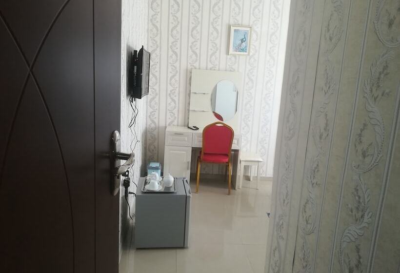 پانسیون Lee Land Guest House