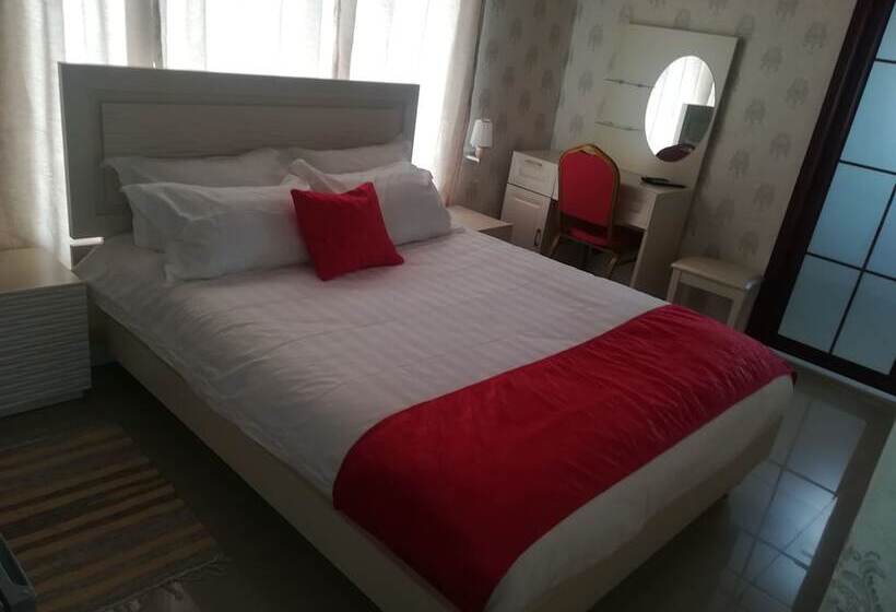 پانسیون Lee Land Guest House