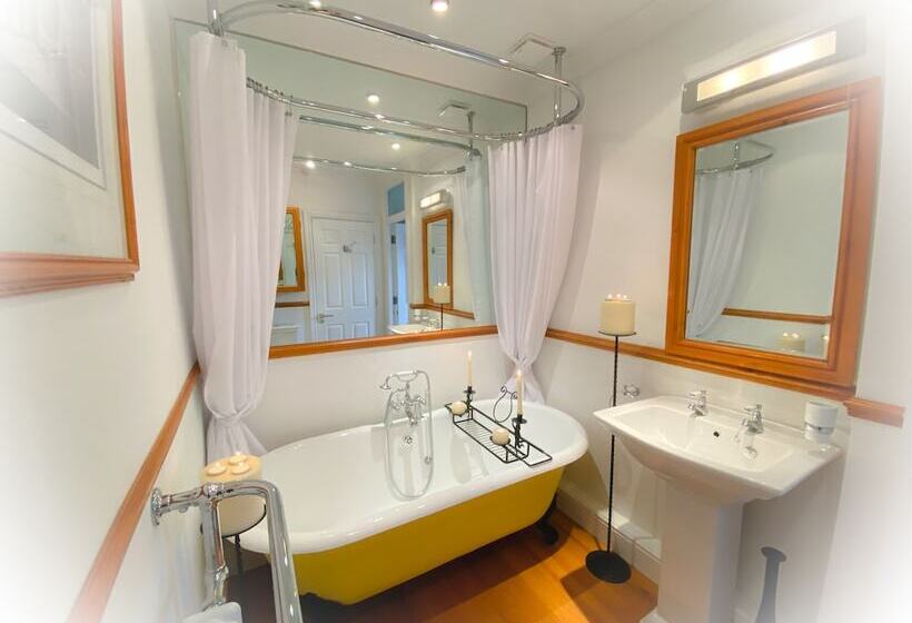 Bed and Breakfast Quayside Quarters