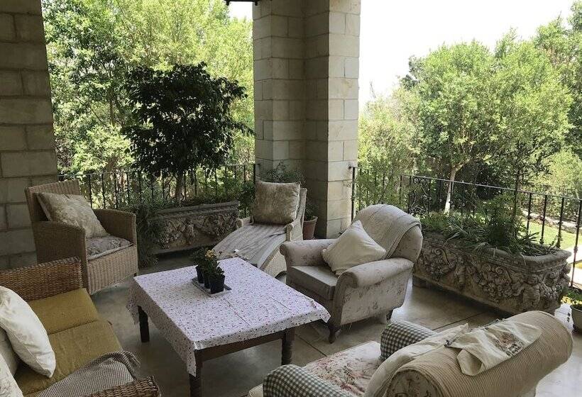 Пансион Creek Lane Guest House