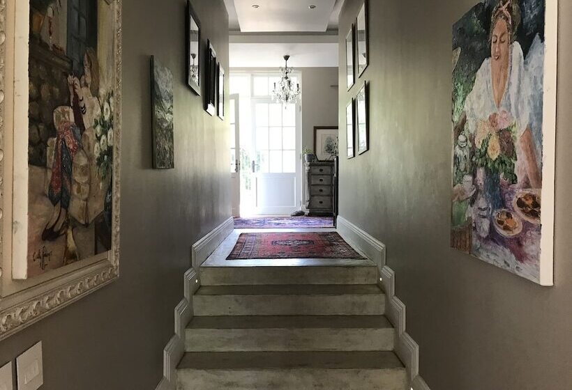 Пансион Creek Lane Guest House