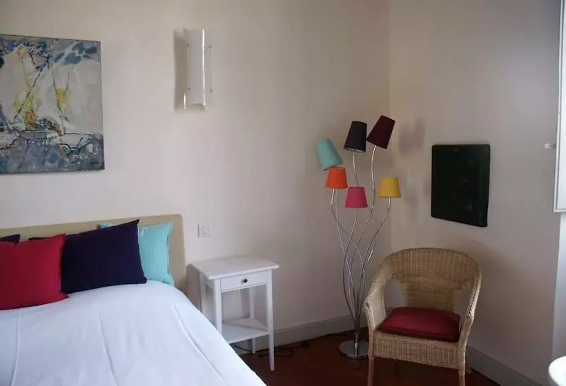 Appartement De Caractère Entre St Rémy Et Avignon, 74m2, 2 à 4 Personnes