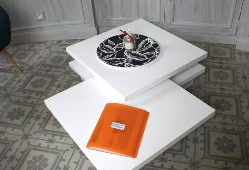 Appartement De Caractère Entre St Rémy Et Avignon, 74m2, 2 à 4 Personnes