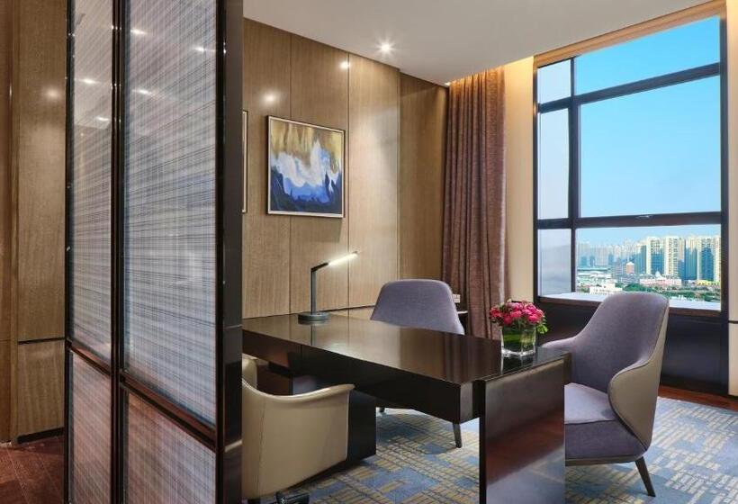 Hotel Crowne Plaza Wuhan Development Zone, An Ihg