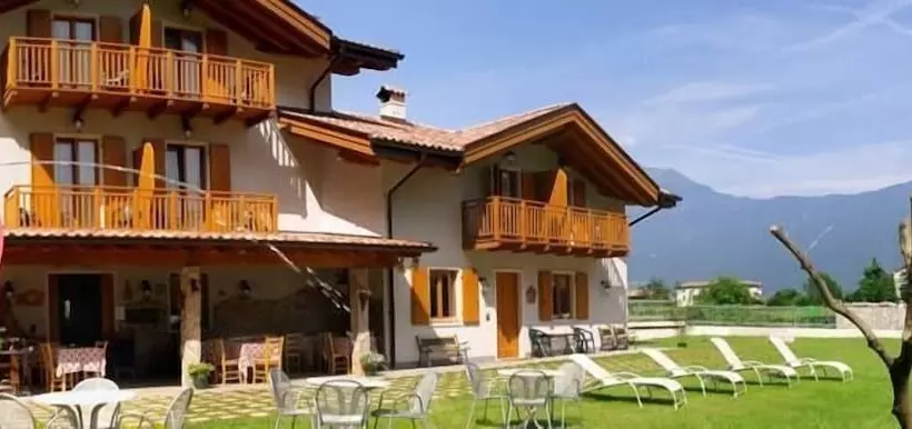 هتل روستایی Agritur Girardelli