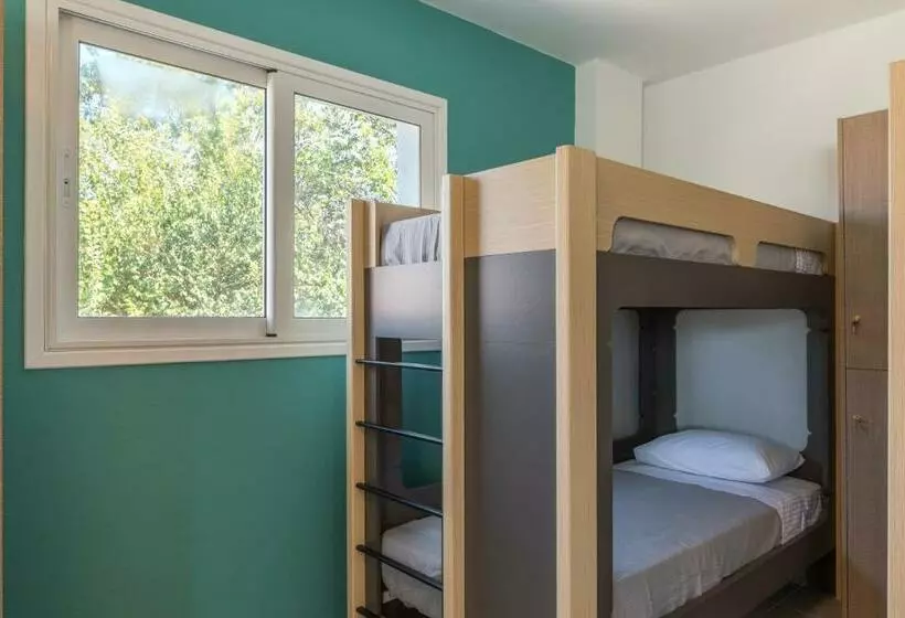 Local Hostel & Suites