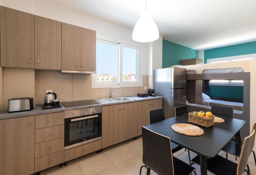 Local Hostel & Suites