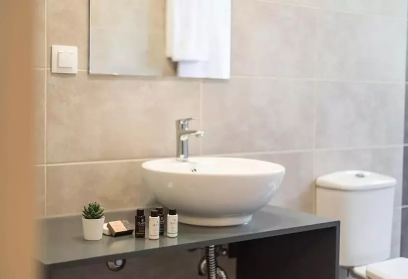 Local Hostel & Suites