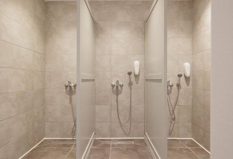 Local Hostel & Suites