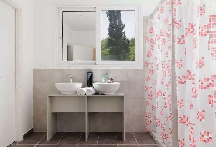 Local Hostel & Suites