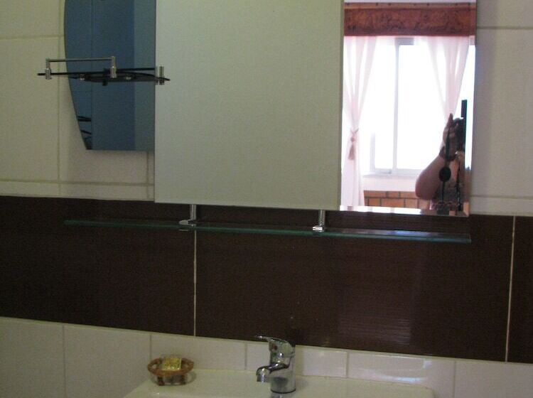 پانسیون Avamada Lodge