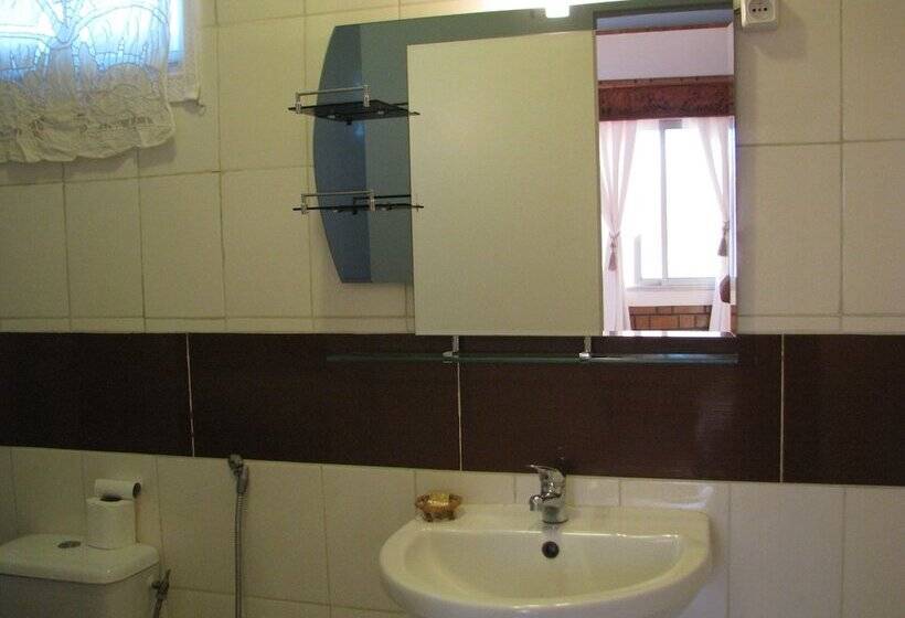 پانسیون Avamada Lodge